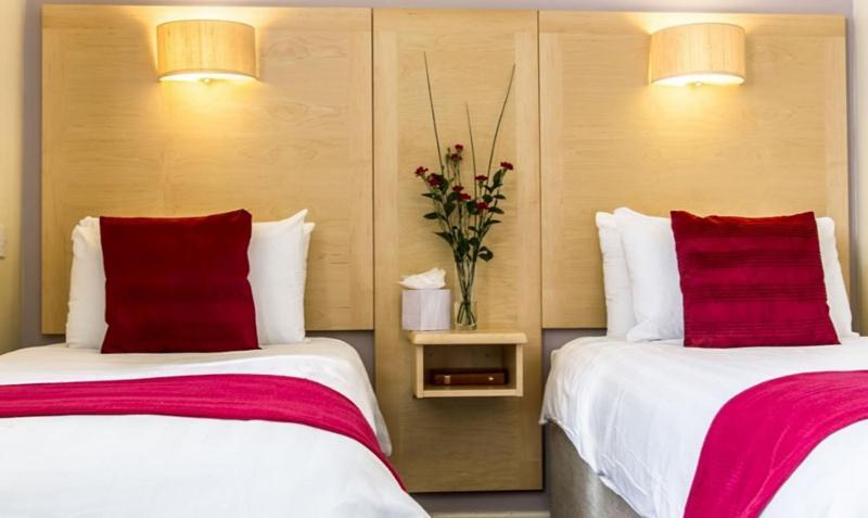 Cambridge Hotel Waterfront Brighouse Ngoại thất bức ảnh