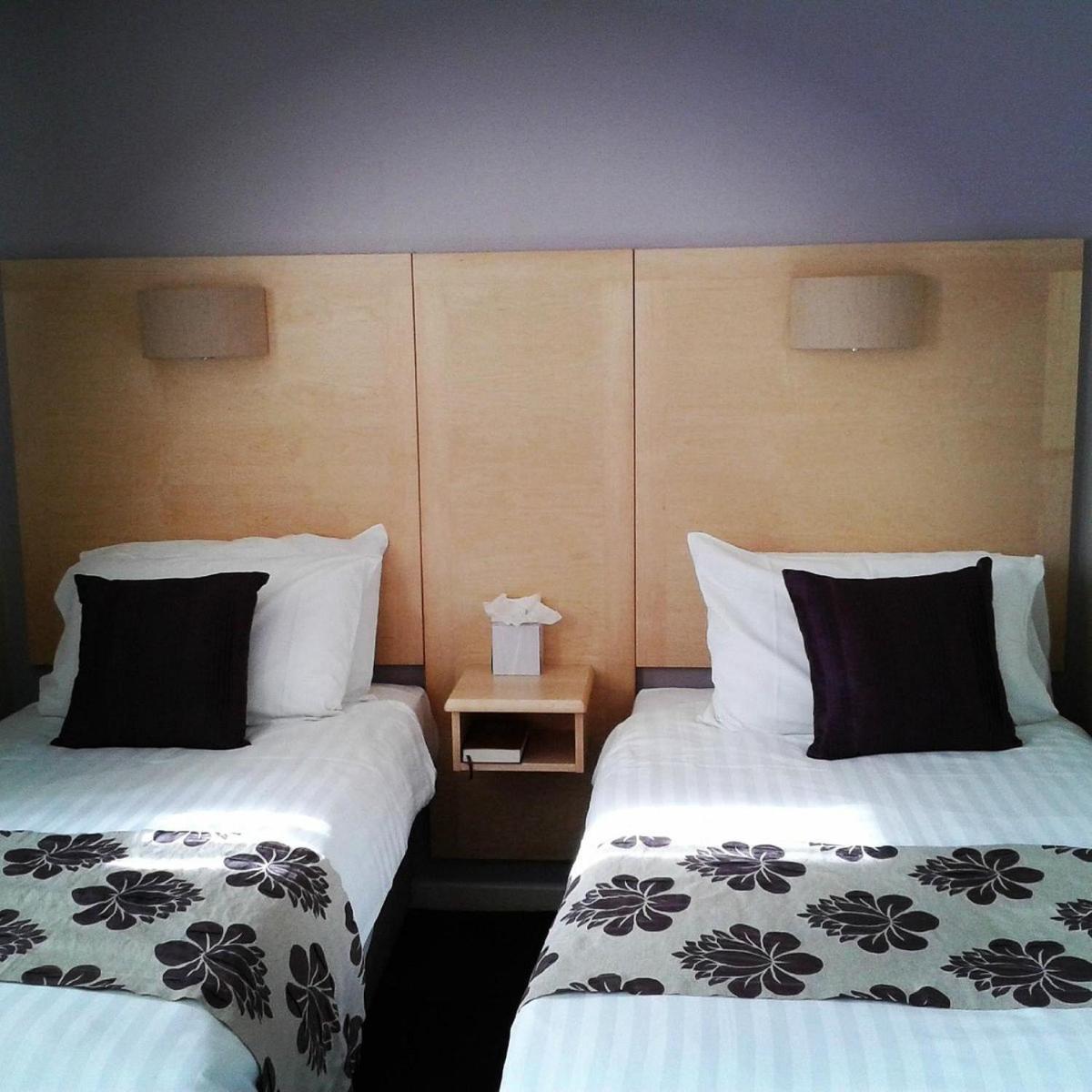 Cambridge Hotel Waterfront Brighouse Ngoại thất bức ảnh
