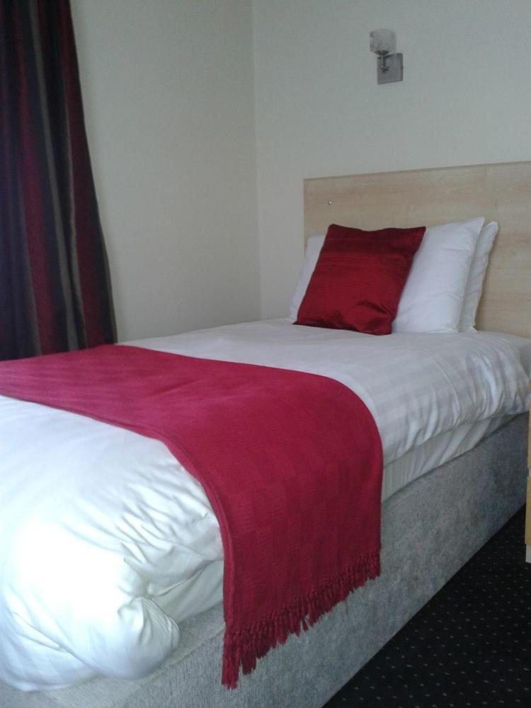 Cambridge Hotel Waterfront Brighouse Ngoại thất bức ảnh